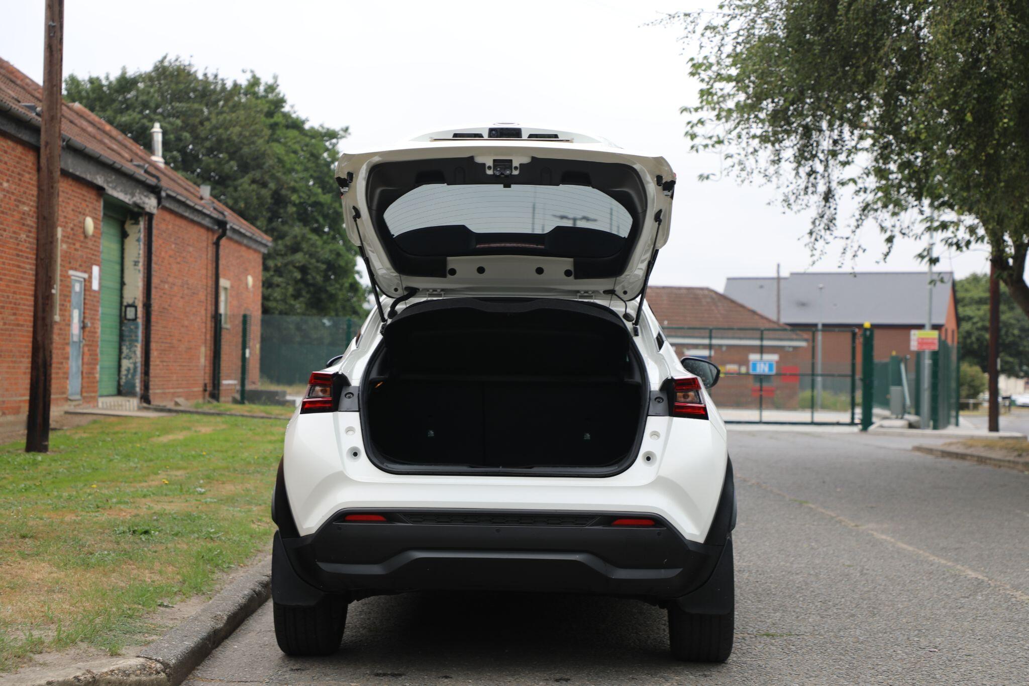 Large vehicle image